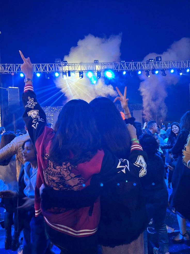 friends at outdoor concert with lights showing why live concerts are popular